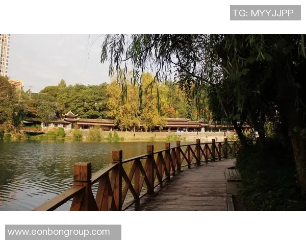 万人同行木兰山,全民健身秋意浓,爬山活动“燃”动江城